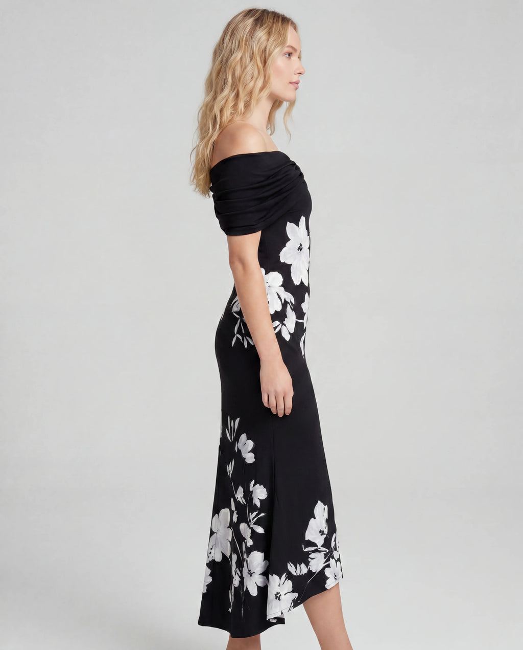 All-over lace mini dress - black side