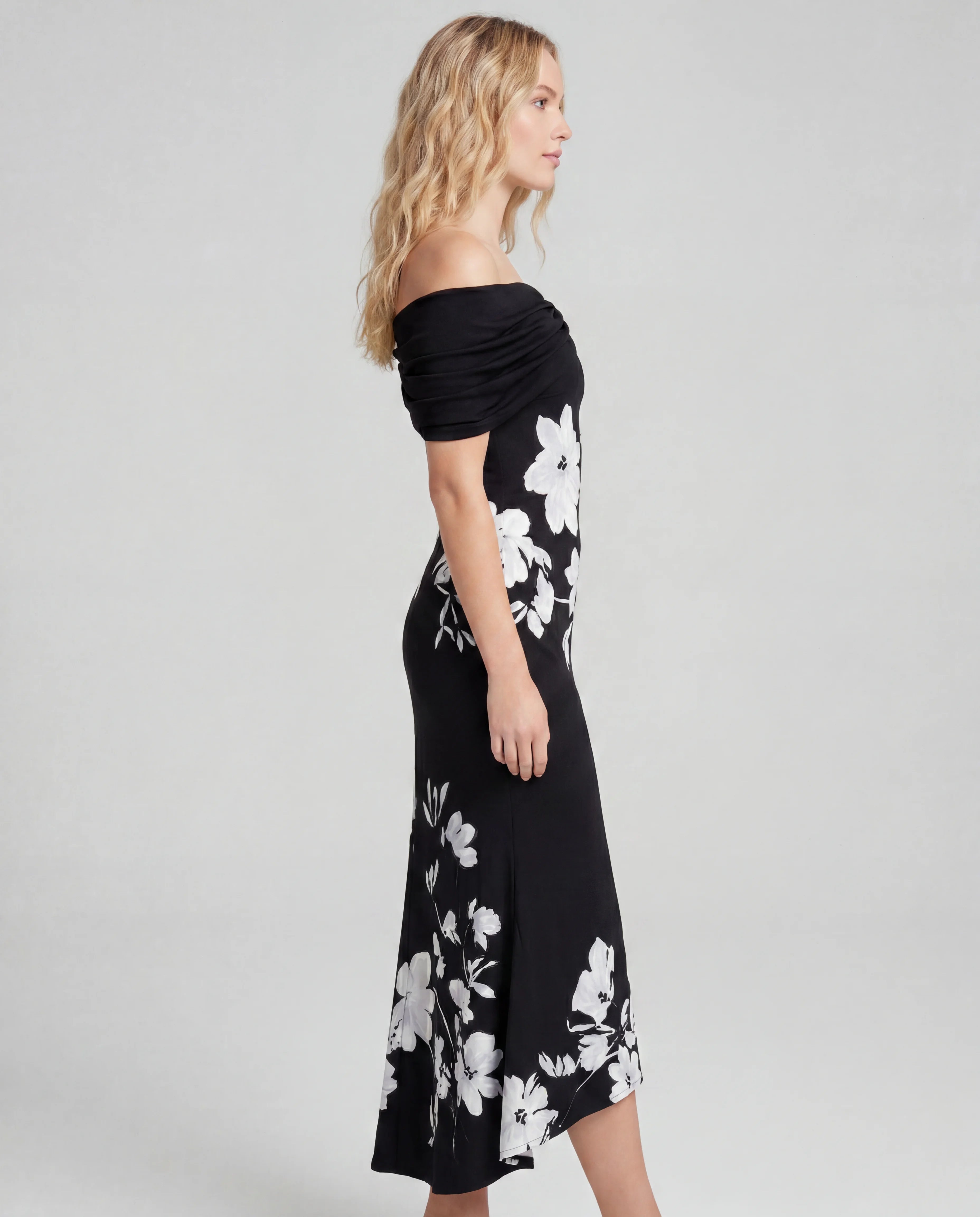 All-over lace mini dress - black side
